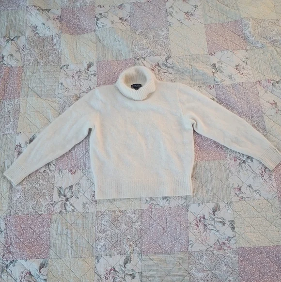 Venesha Vintage 80% Angora Rabbit Hair Fur Fuzzy Turtleneck Sweater Large 🎁🐇✨ - Picture 7 of 16
